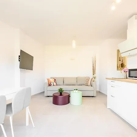 2 Bedroom, New, 1 Min To The Beach, Center- Picasso By 10tosea Lägenhet *